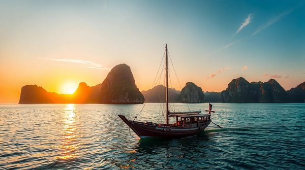 Les jonques parfum d'automne : une croisière unique en baie d'halong